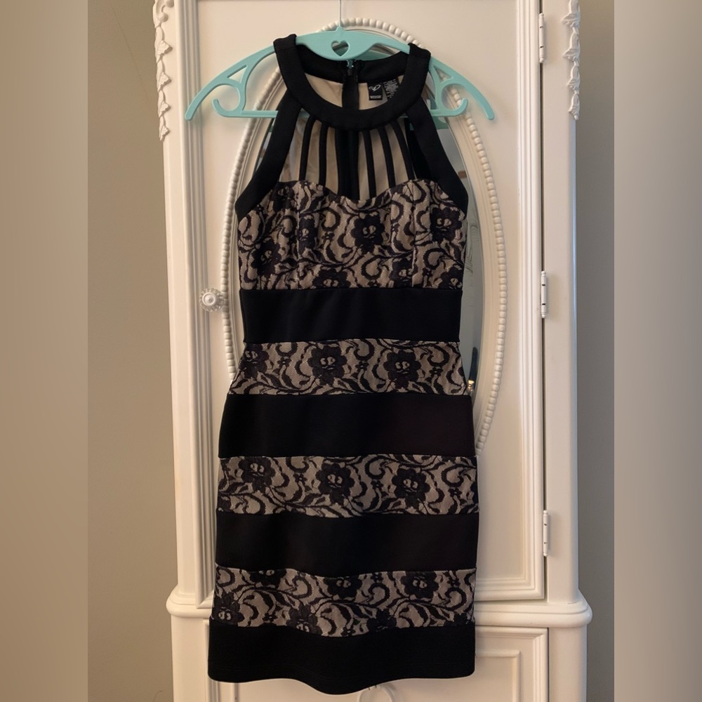 🔥Windsor Women’s Floral Lace Black & Cream Colored Mini Dress🔥